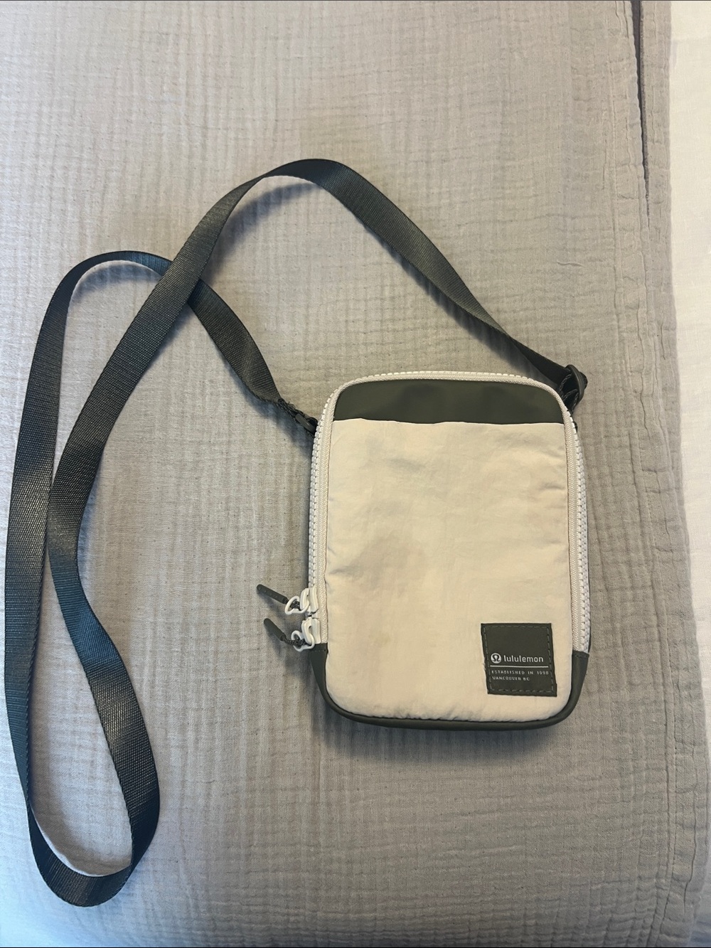 lululemon athletica cream and black compact crossbody pouch